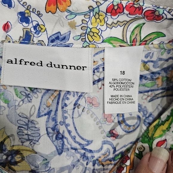 Alfred Dunner Floral Semi Sheer Cut Out Snap Up Shirt Size 18 - Picture 8 of 8